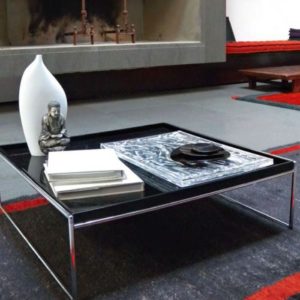 Il vassoio Dune Kartell sul tavolino del soggiorno