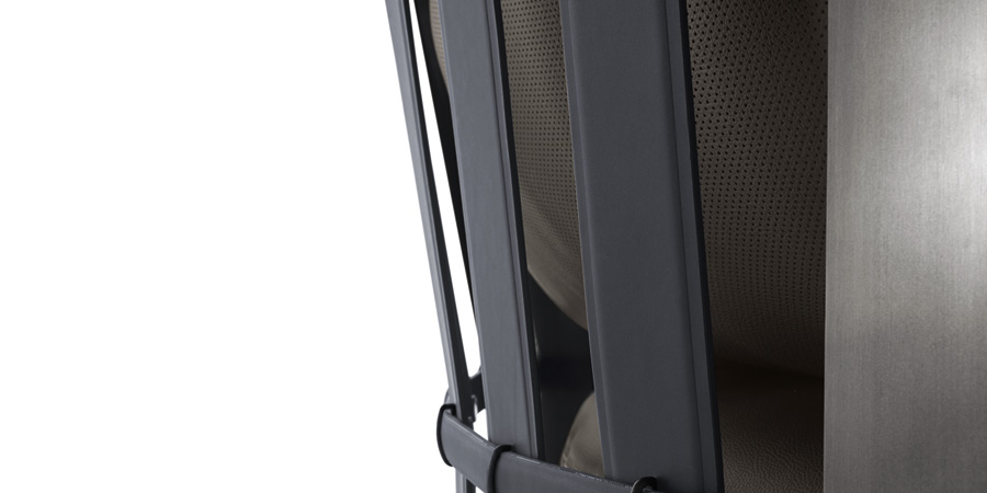 Dettaglio della struttura del divano Scarlett Poltrona Frau